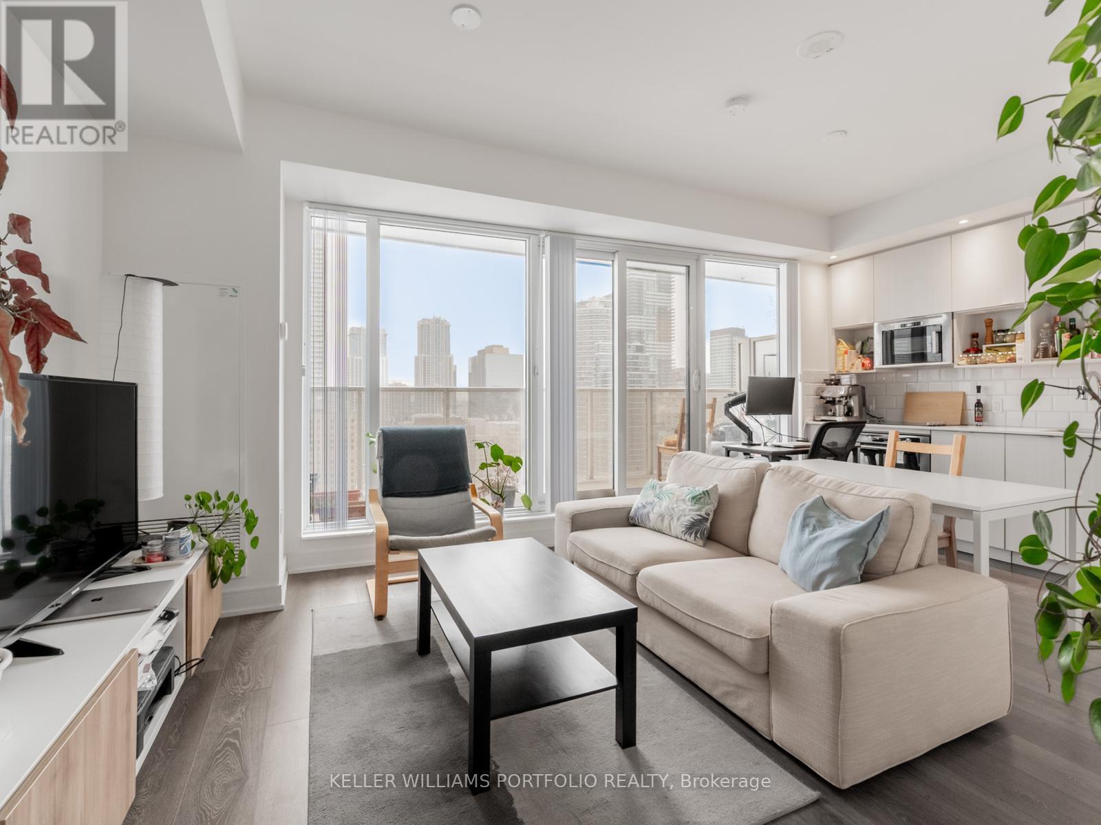 2501 - 89 Mcgill Street, Toronto, ON - Indoor Photo Showing Living Room
