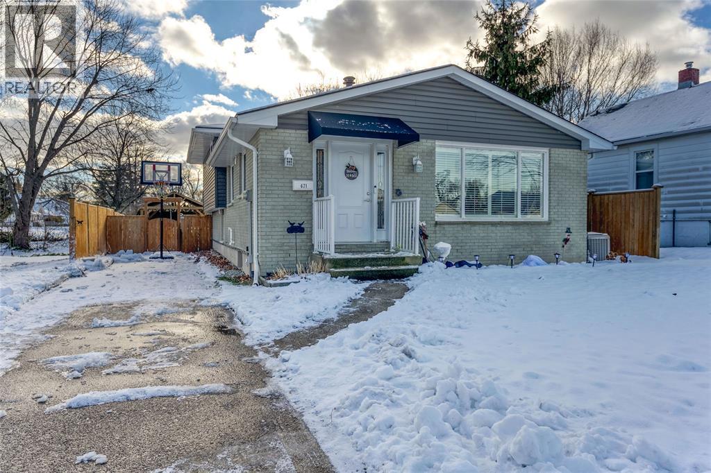 671 Orchard Avenue, Sarnia, ON - Outdoor