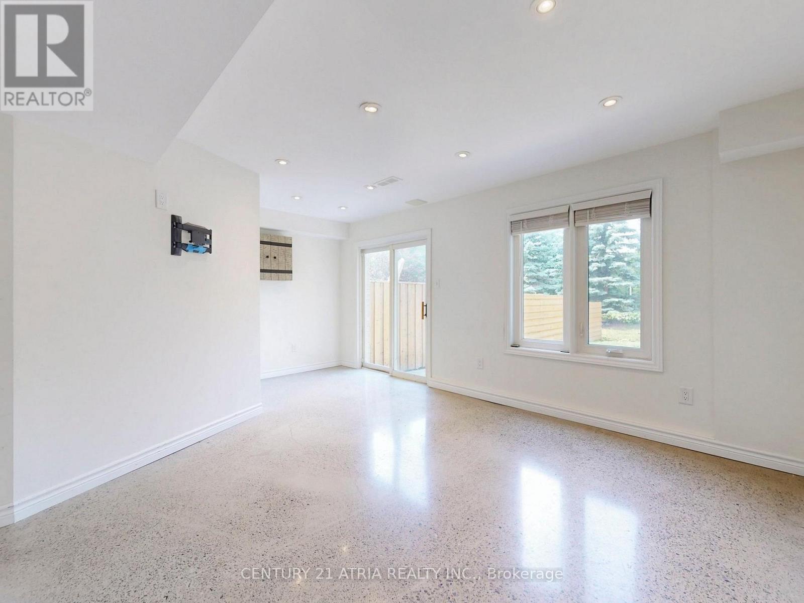 16 Stiles Avenue, Aurora, ON - Indoor Photo Showing Other Room