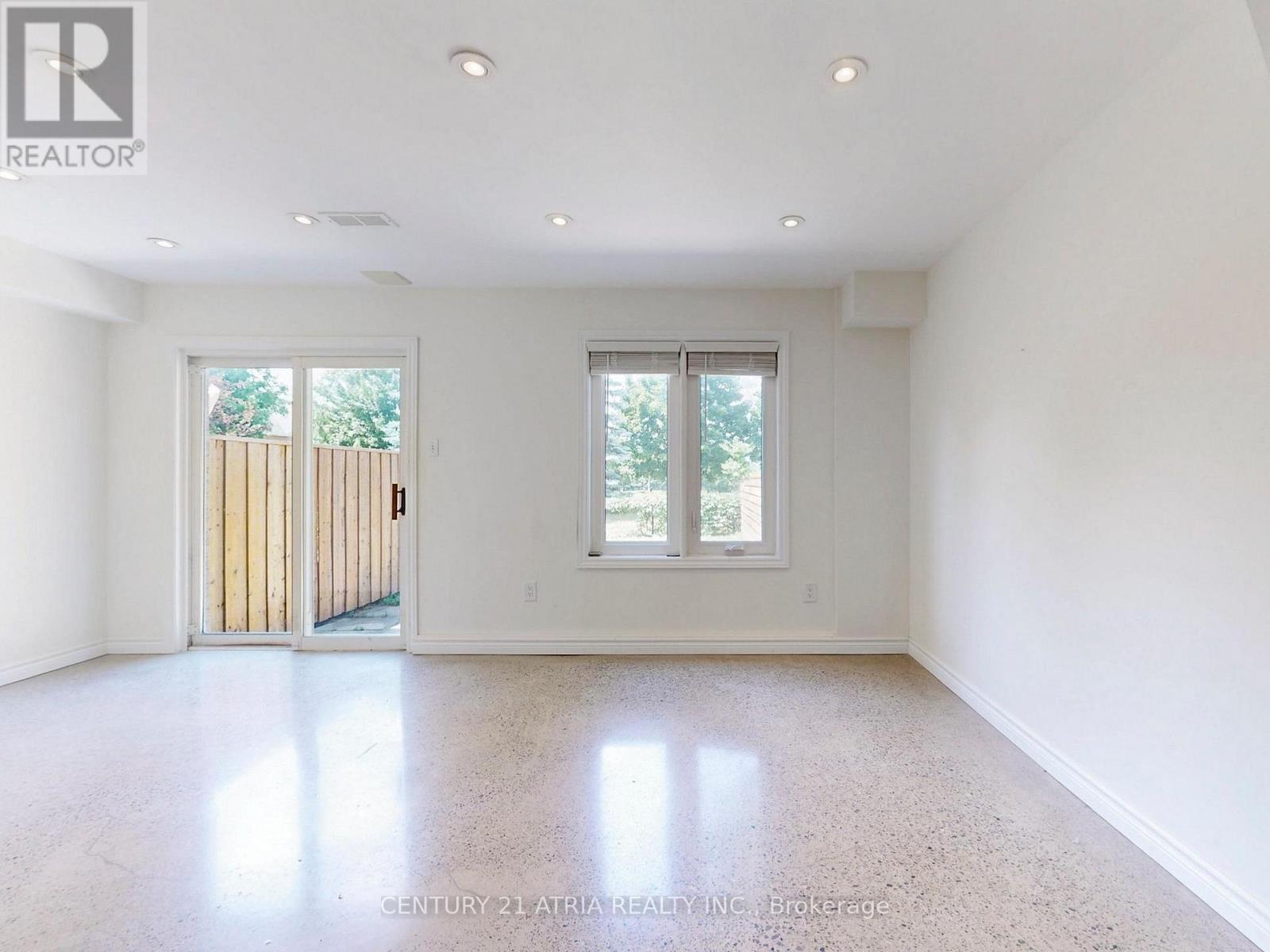 16 Stiles Avenue, Aurora, ON - Indoor Photo Showing Other Room