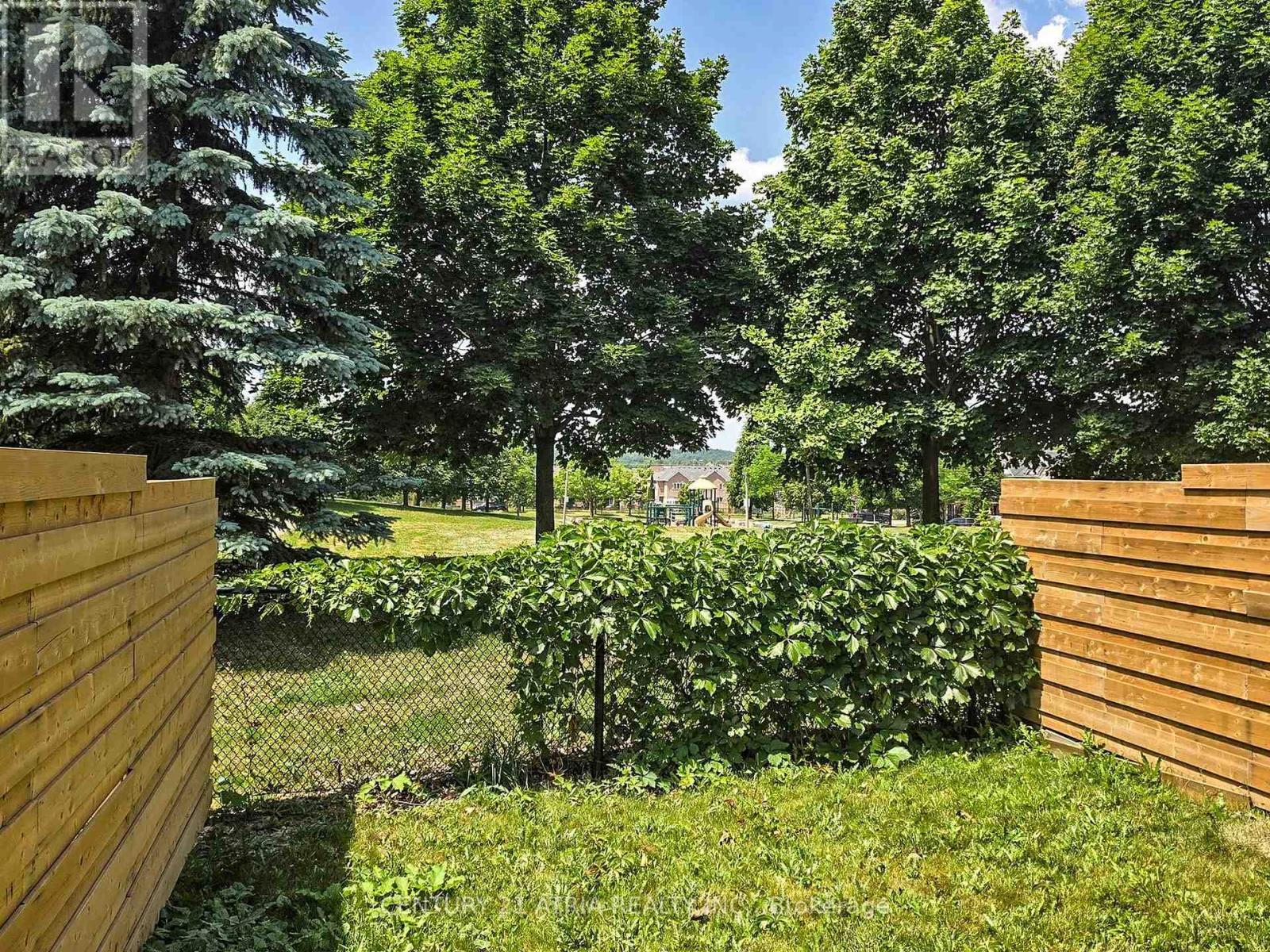 16 Stiles Avenue, Aurora, ON - Outdoor