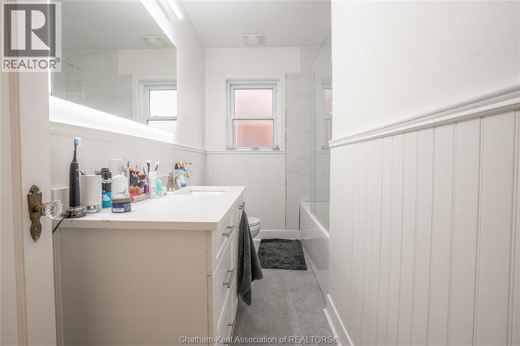 86 Phyllis Avenue, Chatham, ON - Indoor Photo Showing Laundry Room