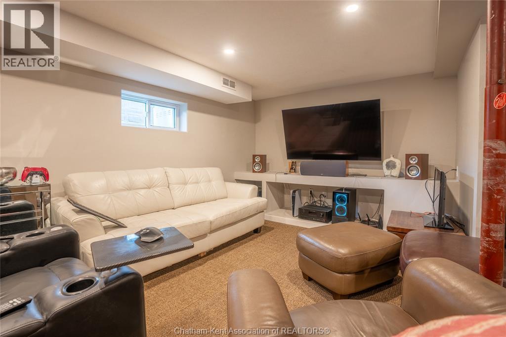 86 Phyllis Avenue, Chatham, ON - Indoor