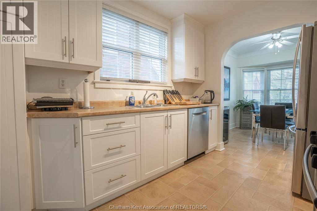86 Phyllis Avenue, Chatham, ON - Indoor Photo Showing Kitchen With Double Sink