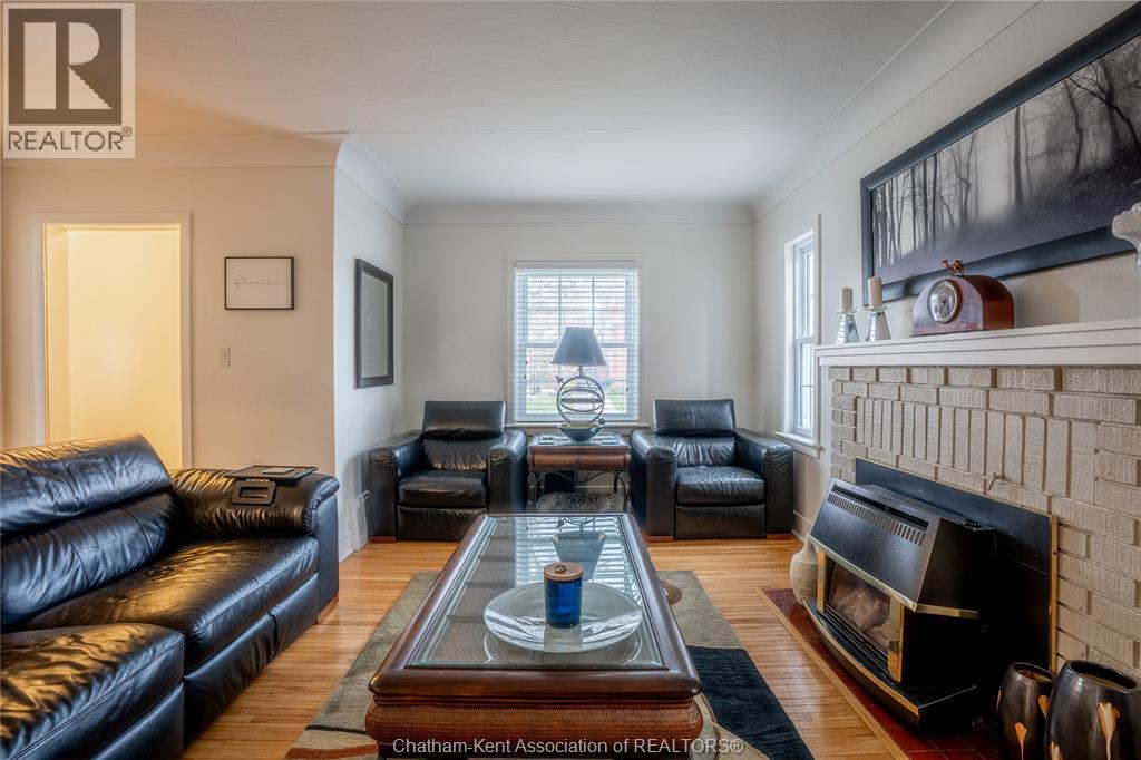 86 Phyllis Avenue, Chatham, ON - Indoor Photo Showing Living Room With Fireplace