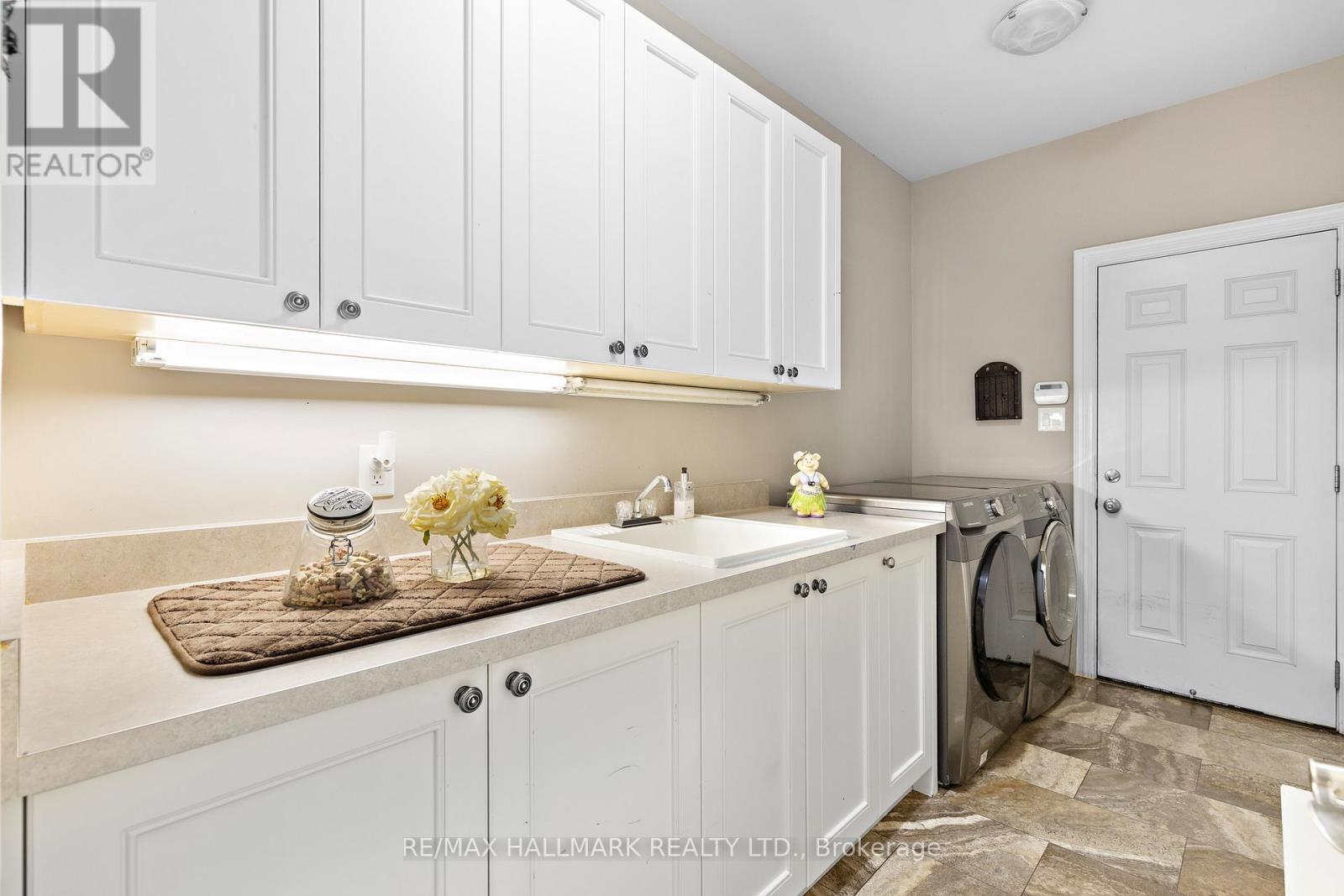 2485 Meadowridge Drive, Oakville, ON - Indoor Photo Showing Laundry Room