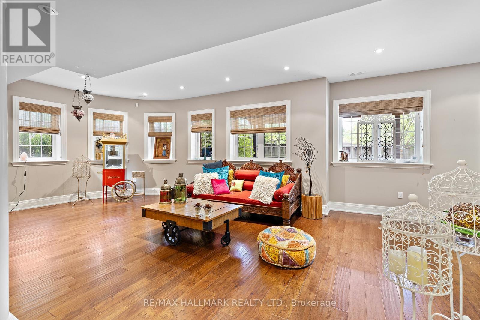 2485 Meadowridge Drive, Oakville, ON - Indoor Photo Showing Living Room