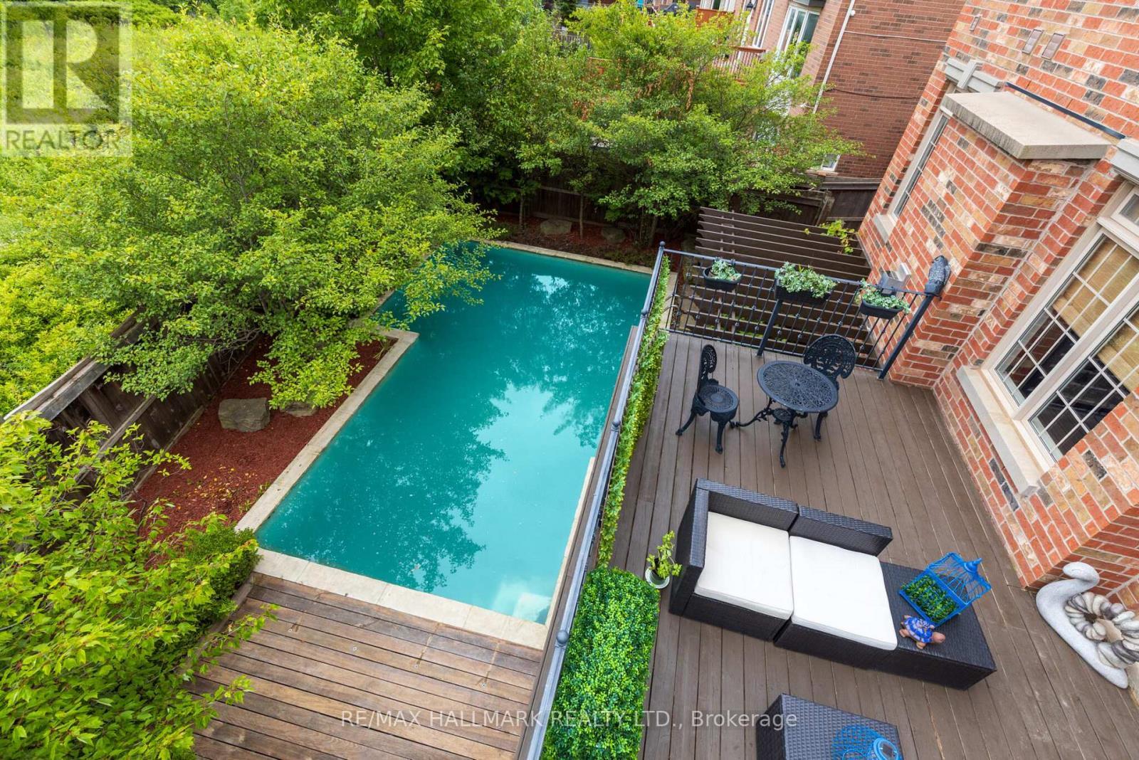 2485 Meadowridge Drive, Oakville, ON - Outdoor