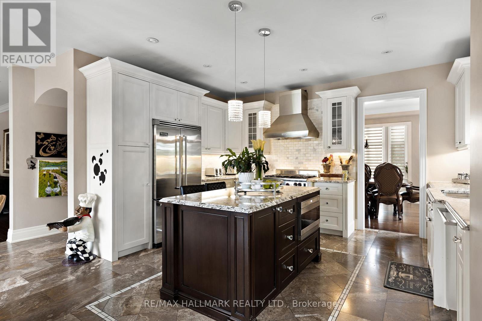 2485 Meadowridge Drive, Oakville, ON - Indoor Photo Showing Kitchen With Upgraded Kitchen