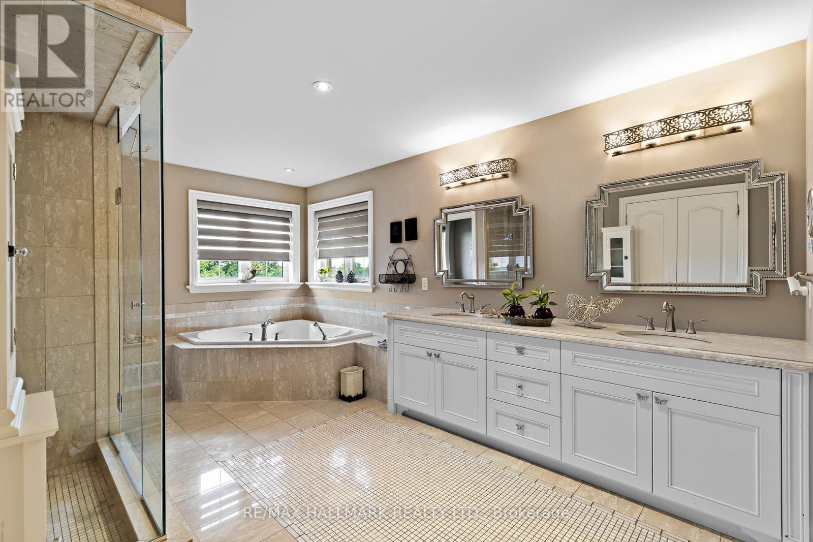 2485 Meadowridge Drive, Oakville, ON - Indoor Photo Showing Bathroom