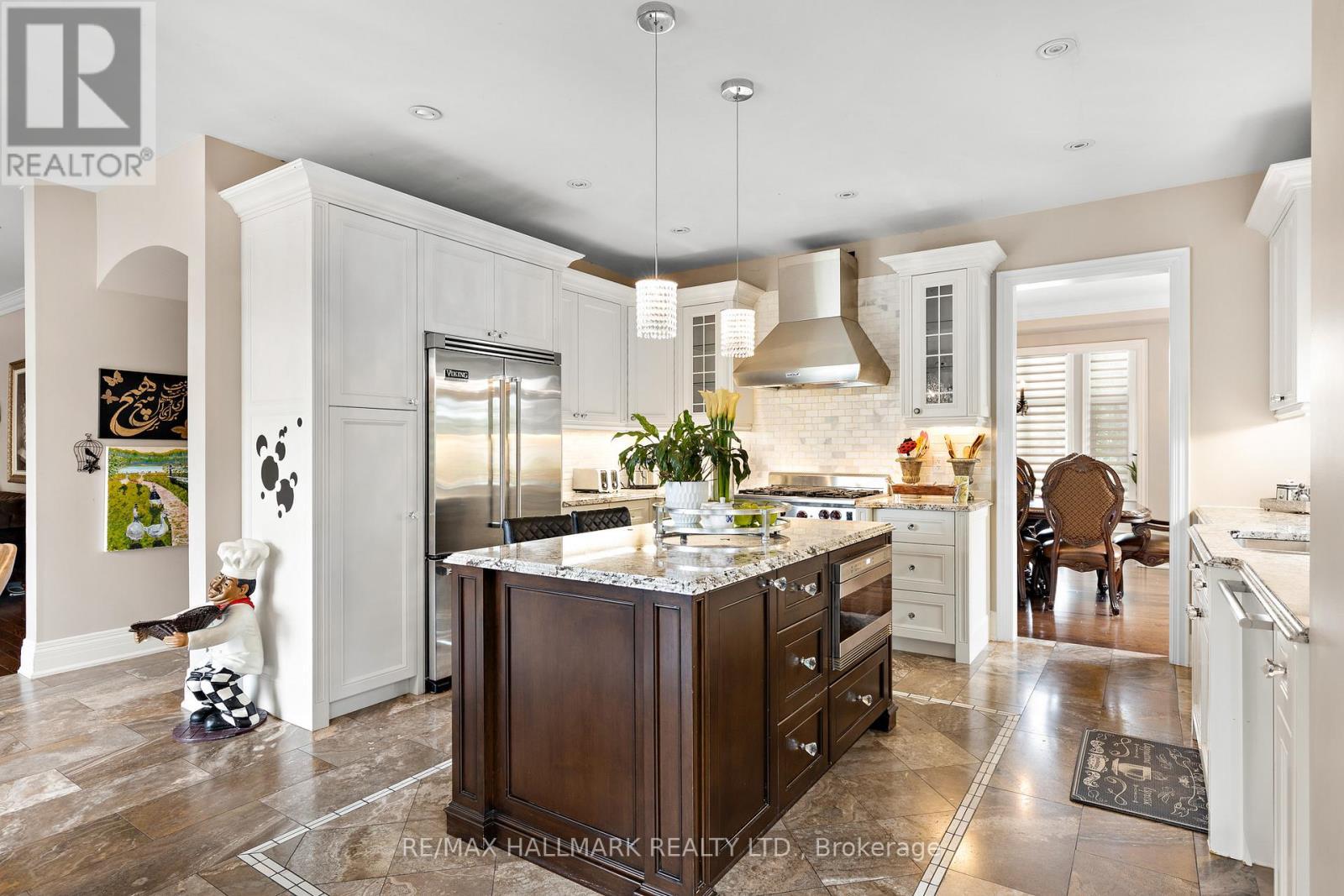2485 Meadowridge Drive, Oakville, ON - Indoor Photo Showing Kitchen With Upgraded Kitchen