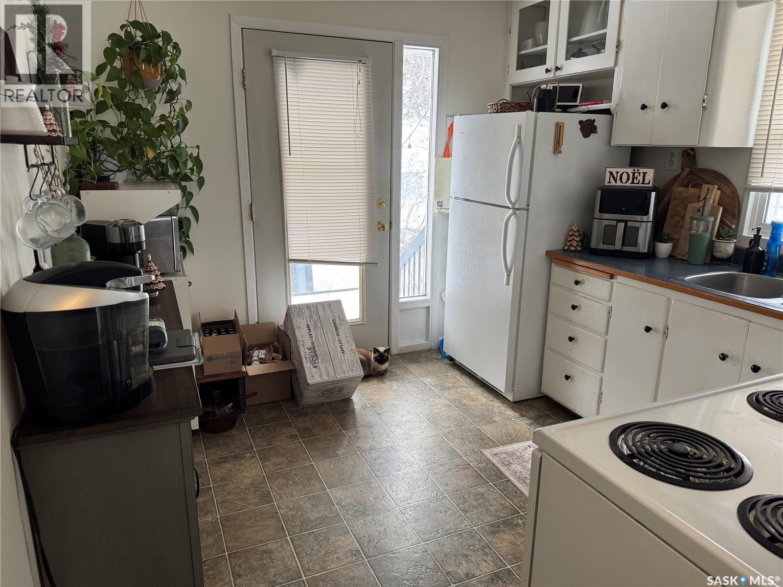 1134 Main Street, Saskatoon, SK - Indoor Photo Showing Kitchen