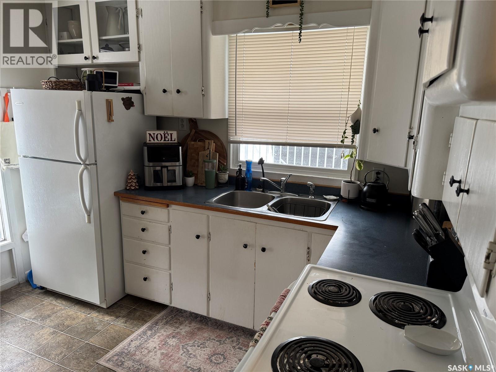 1134 Main Street, Saskatoon, SK - Indoor Photo Showing Kitchen With Double Sink