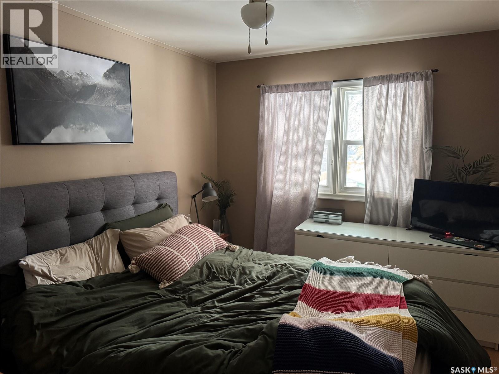 1134 Main Street, Saskatoon, SK - Indoor Photo Showing Bedroom