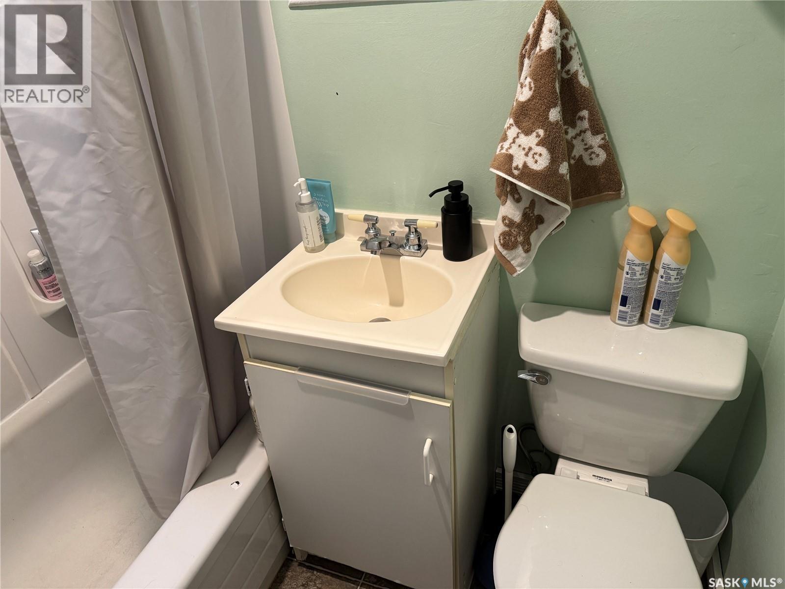 1134 Main Street, Saskatoon, SK - Indoor Photo Showing Bathroom