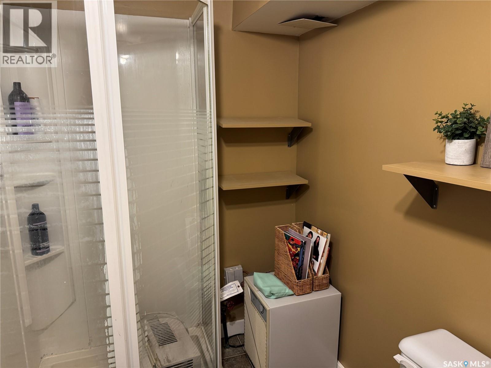 1134 Main Street, Saskatoon, SK - Indoor Photo Showing Bathroom