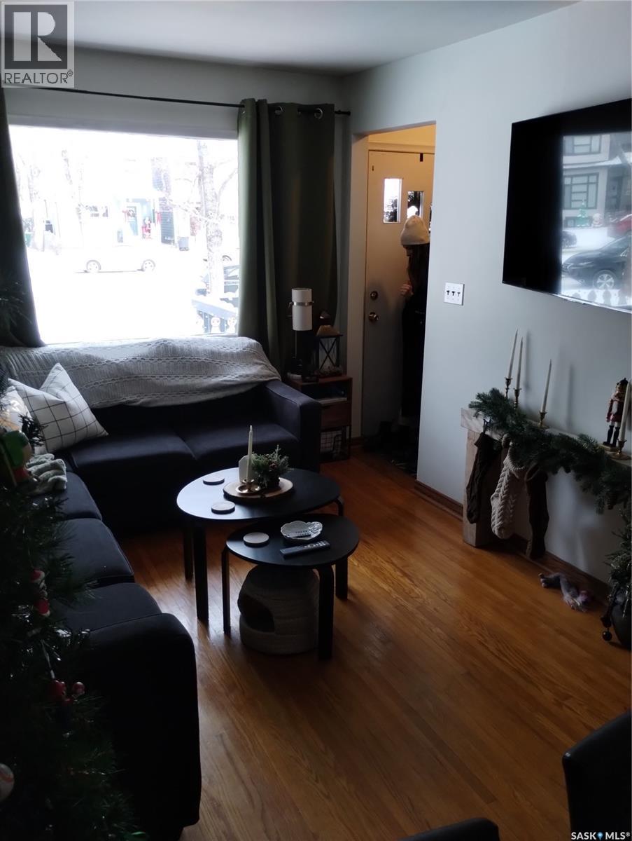 1134 Main Street, Saskatoon, SK - Indoor Photo Showing Living Room