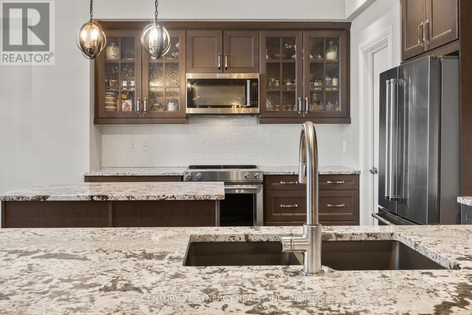 779 Fiddlehead Street, Ottawa, ON - Indoor Photo Showing Kitchen With Double Sink With Upgraded Kitchen