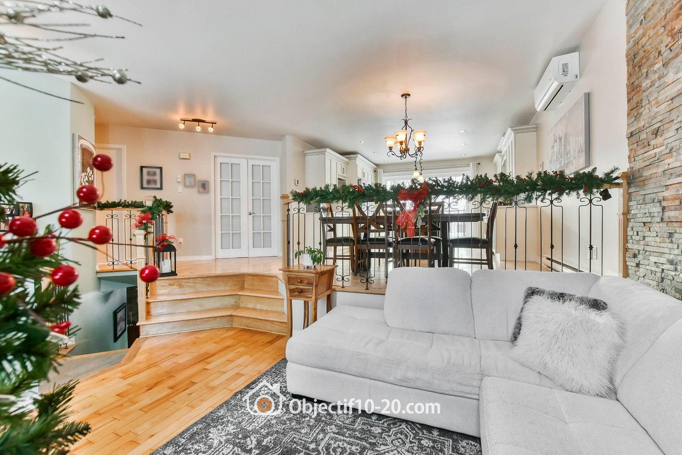 Salon - 113 Rue De L'Émeraude, Saint-Colomban, QC - Indoor Photo Showing Living Room