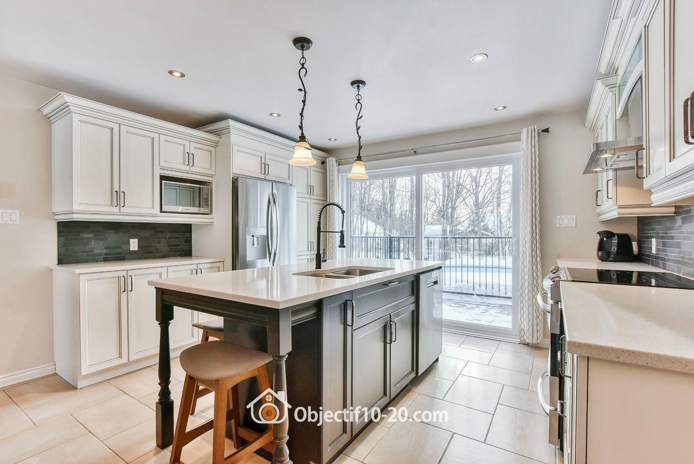 Cuisine - 113 Rue De L'Émeraude, Saint-Colomban, QC - Indoor Photo Showing Kitchen With Double Sink With Upgraded Kitchen