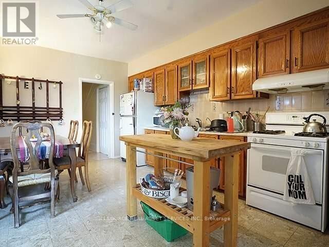 1 - 176 Grace Street, Toronto, ON - Indoor Photo Showing Kitchen