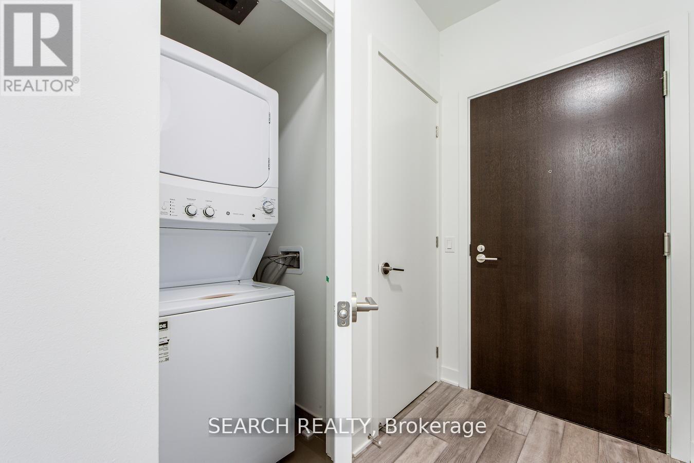 1503 - 11 Yorkville Avenue, Toronto, ON - Indoor Photo Showing Laundry Room