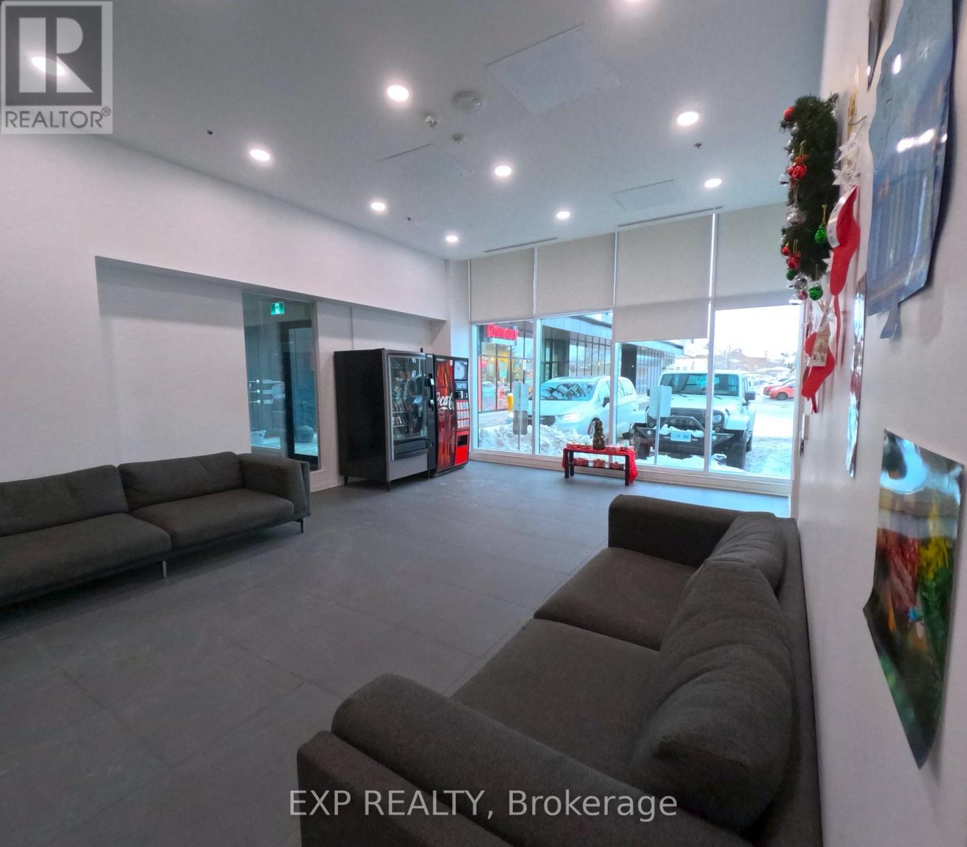 319 - 1900 Simcoe Street E, Oshawa, ON - Indoor Photo Showing Other Room