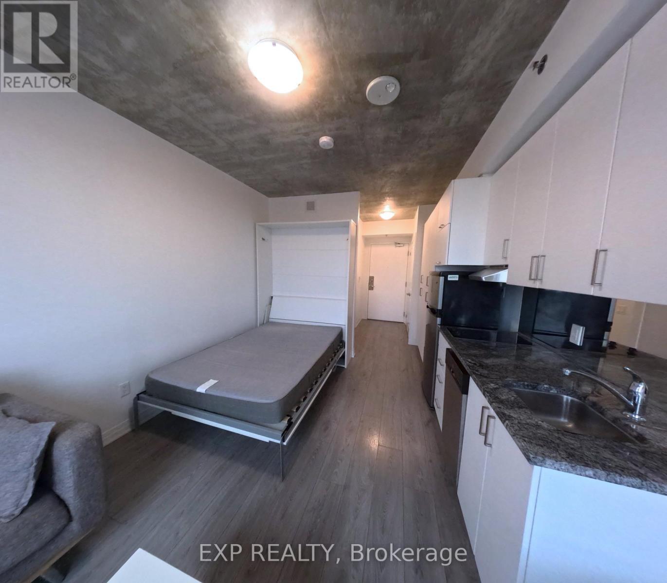 319 - 1900 Simcoe Street E, Oshawa, ON - Indoor Photo Showing Kitchen