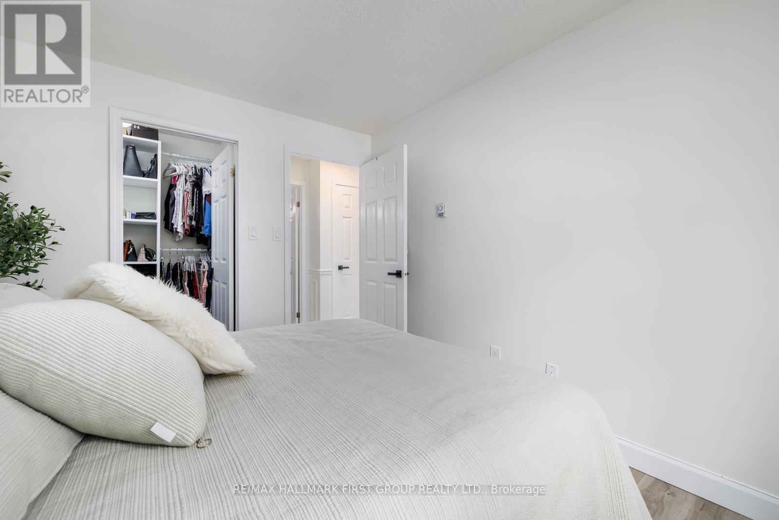 208 - 91 Aspen Springs Drive, Clarington, ON - Indoor Photo Showing Bedroom