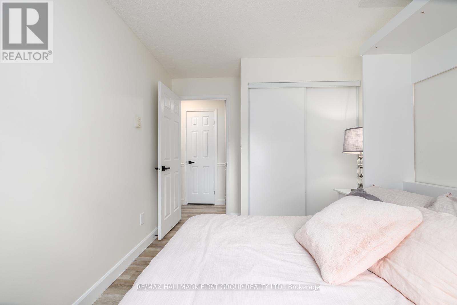 208 - 91 Aspen Springs Drive, Clarington, ON - Indoor Photo Showing Bedroom