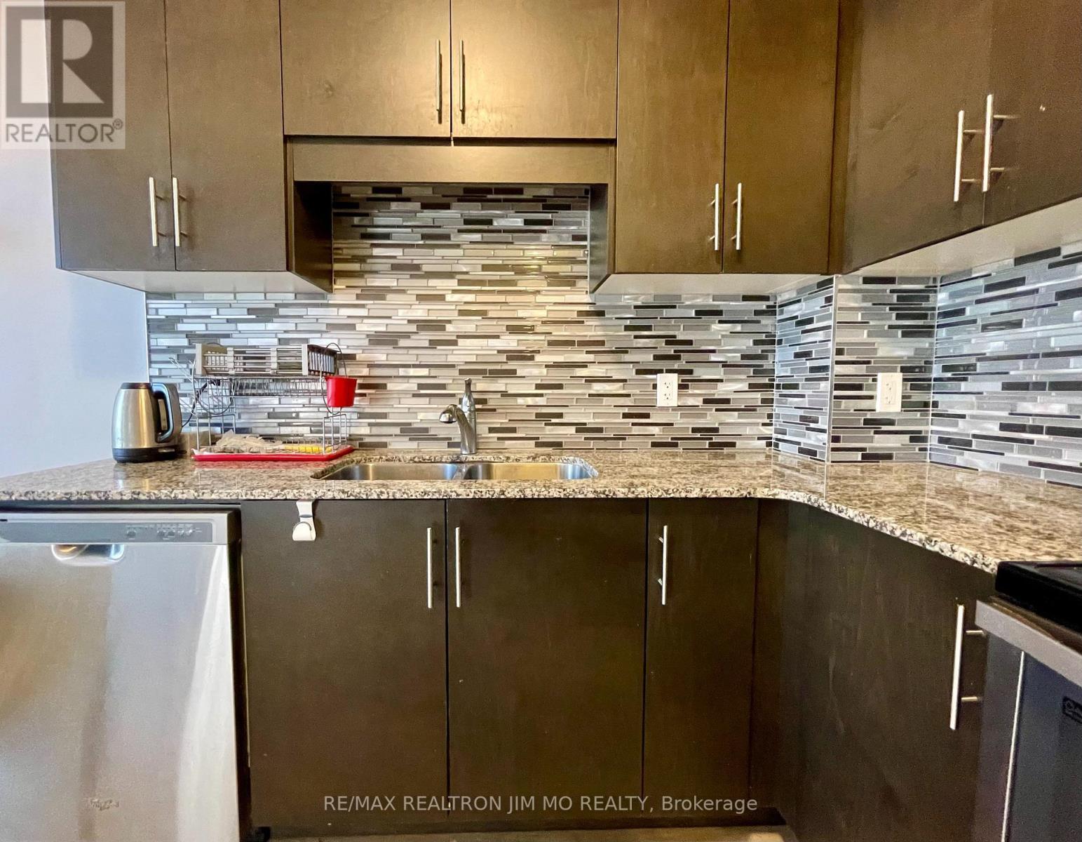 1503 - 9506 Markham Road, Markham, ON - Indoor Photo Showing Kitchen With Double Sink