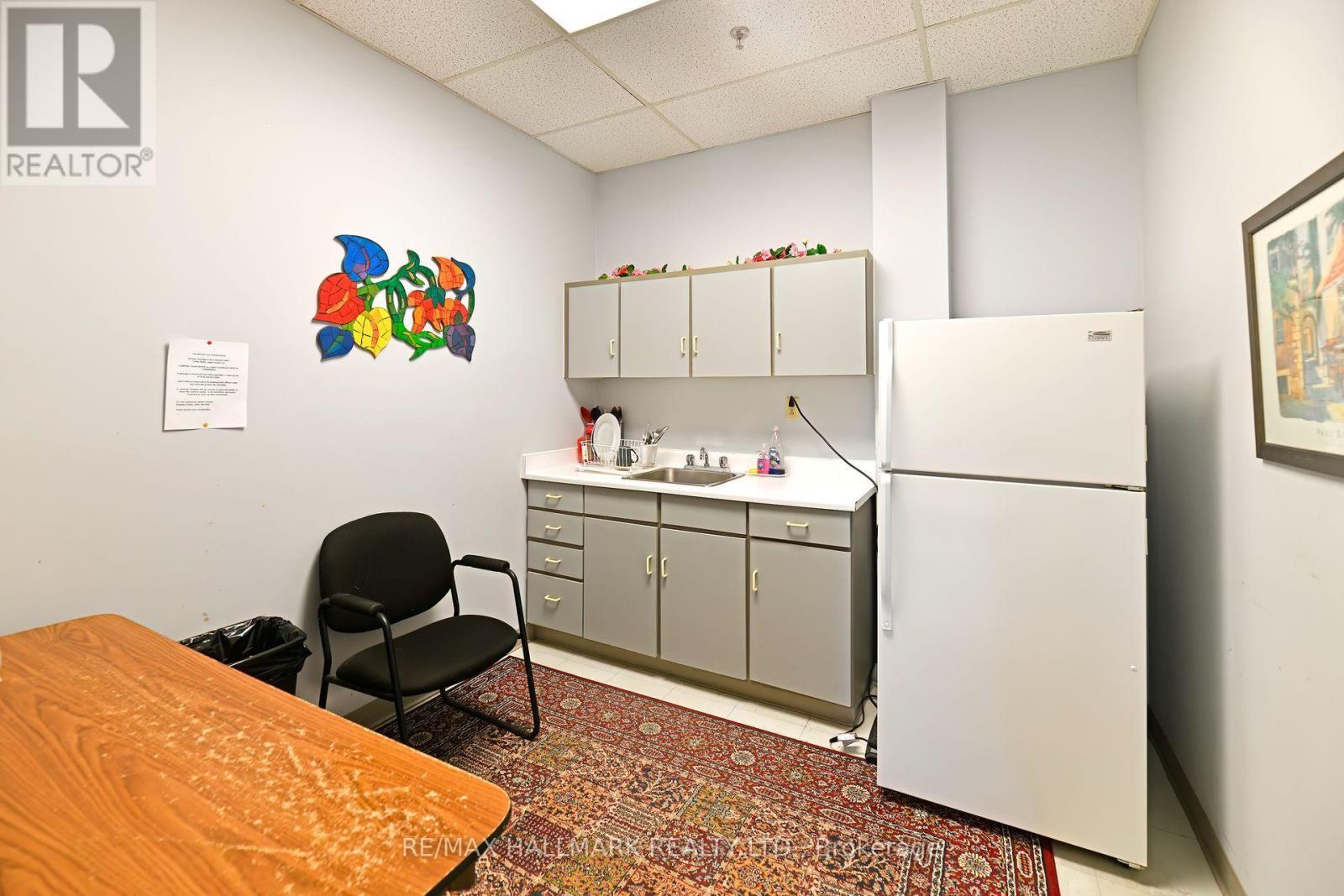 Lunch Room - 203-3 - 70 East Beaver Creek Road, Richmond Hill, ON