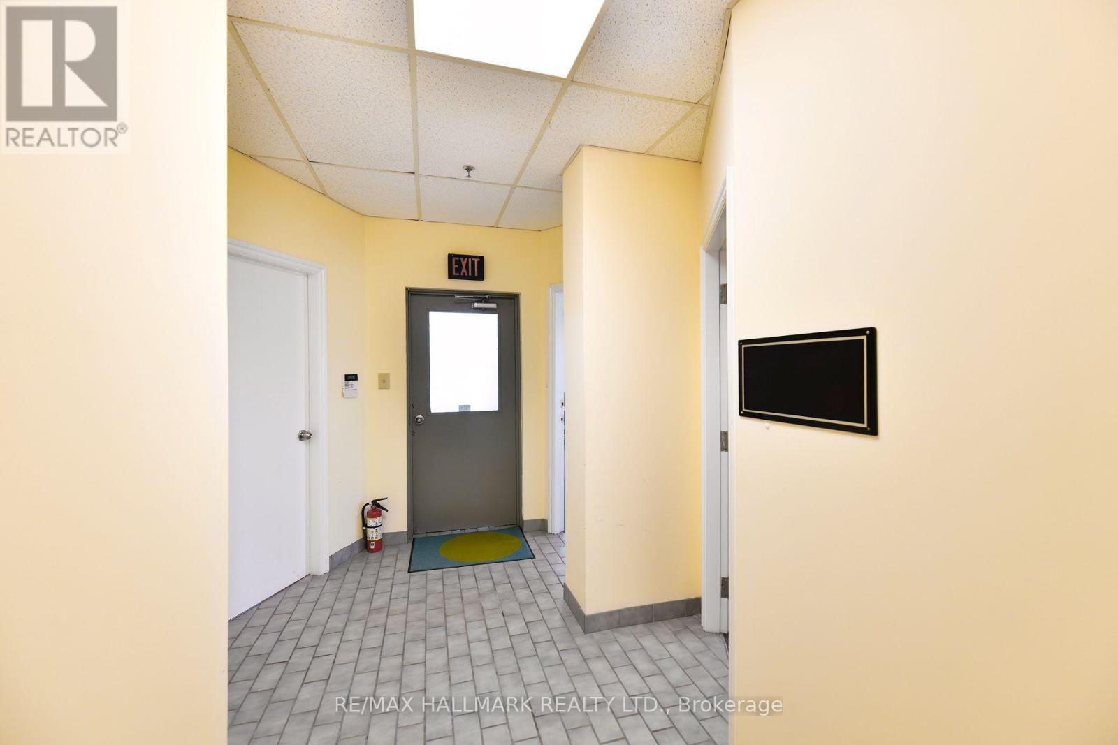 Unit Foyer - 203-3 - 70 East Beaver Creek Road, Richmond Hill, ON