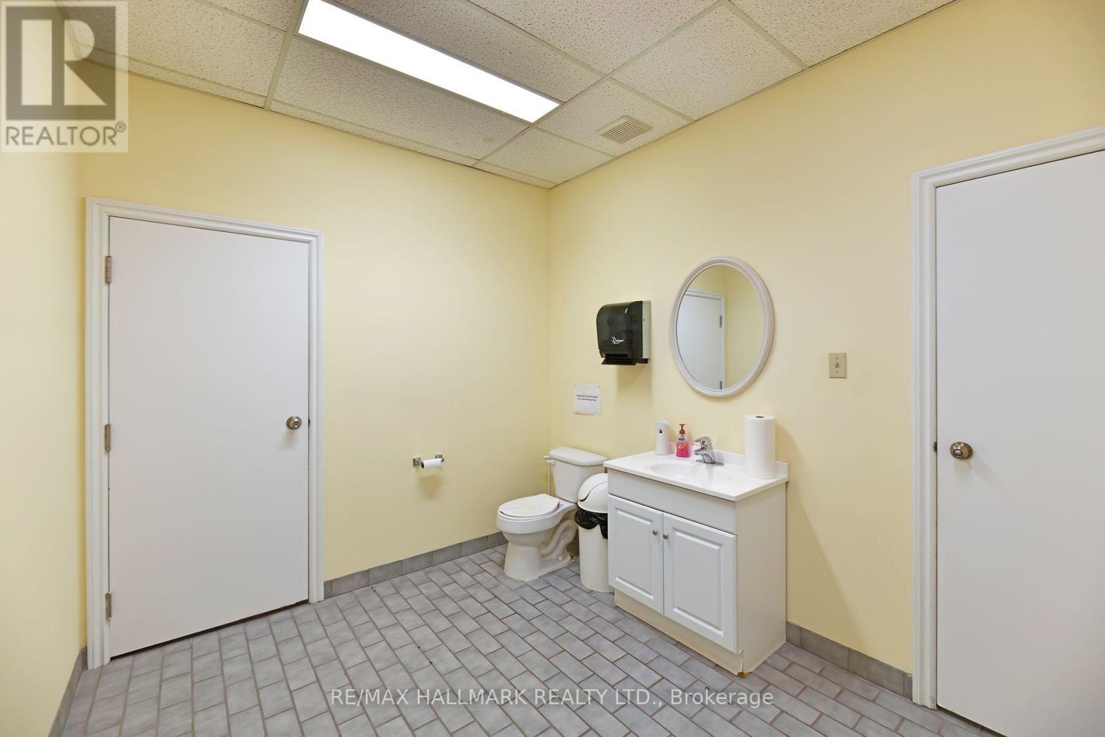 Bathroom - 203-3 - 70 East Beaver Creek Road, Richmond Hill, ON