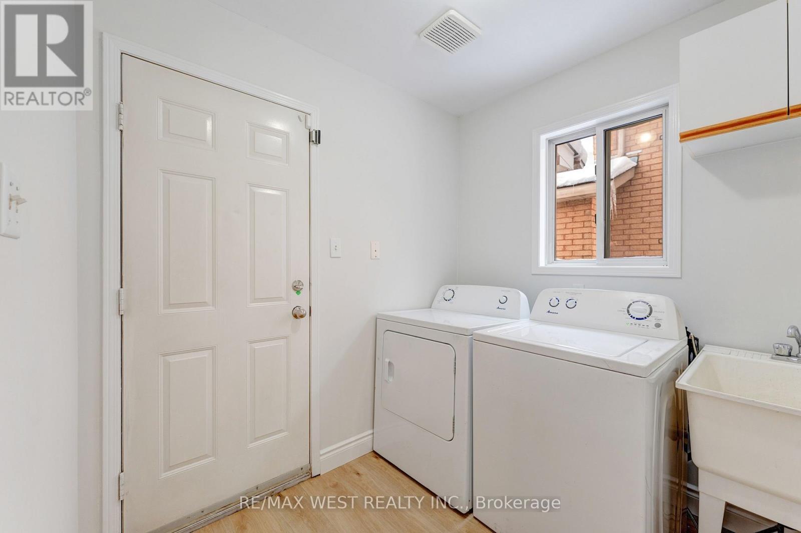 20 Felt Crescent, Barrie, ON - Indoor Photo Showing Laundry Room