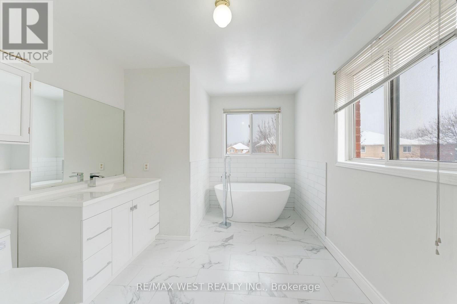 20 Felt Crescent, Barrie, ON - Indoor Photo Showing Bathroom