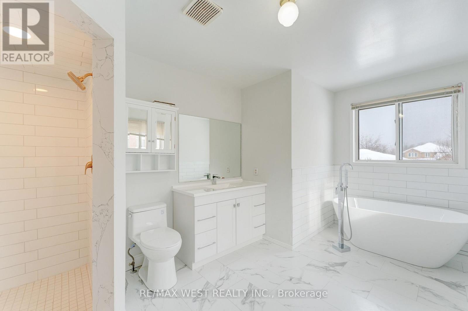 20 Felt Crescent, Barrie, ON - Indoor Photo Showing Bathroom