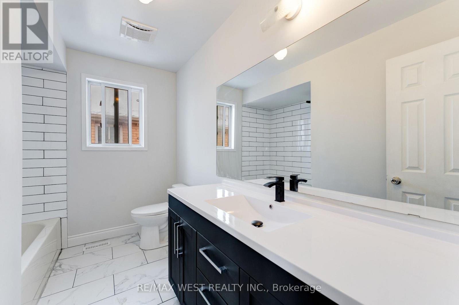 20 Felt Crescent, Barrie, ON - Indoor Photo Showing Bathroom