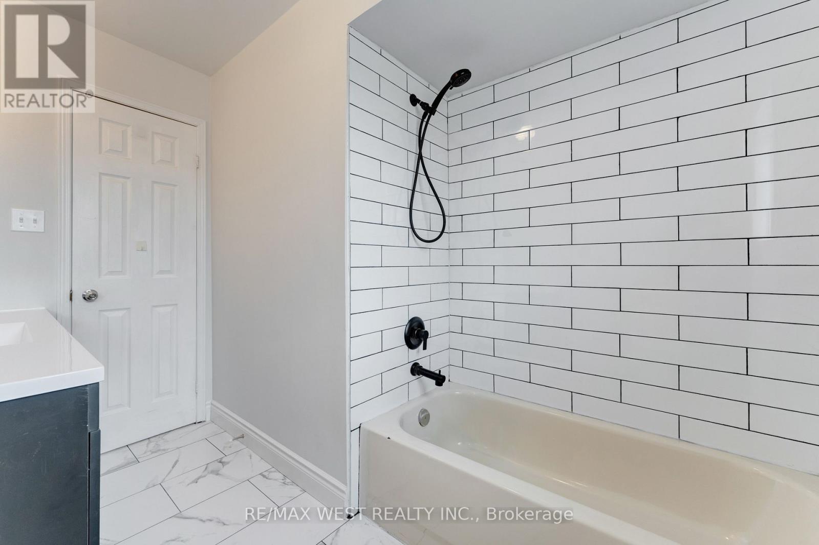 20 Felt Crescent, Barrie, ON - Indoor Photo Showing Bathroom