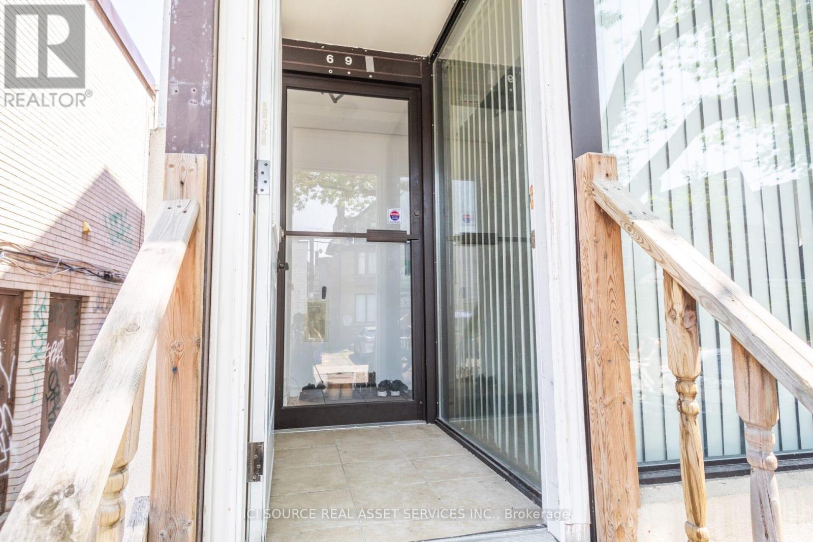 1 - 693 Euclid Avenue, Toronto, ON - Indoor Photo Showing Other Room