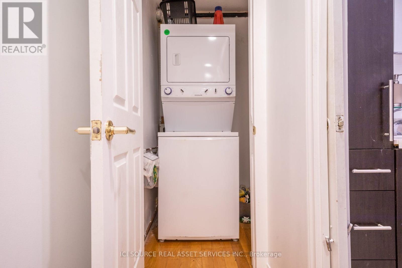 1 - 693 Euclid Avenue, Toronto, ON - Indoor Photo Showing Laundry Room