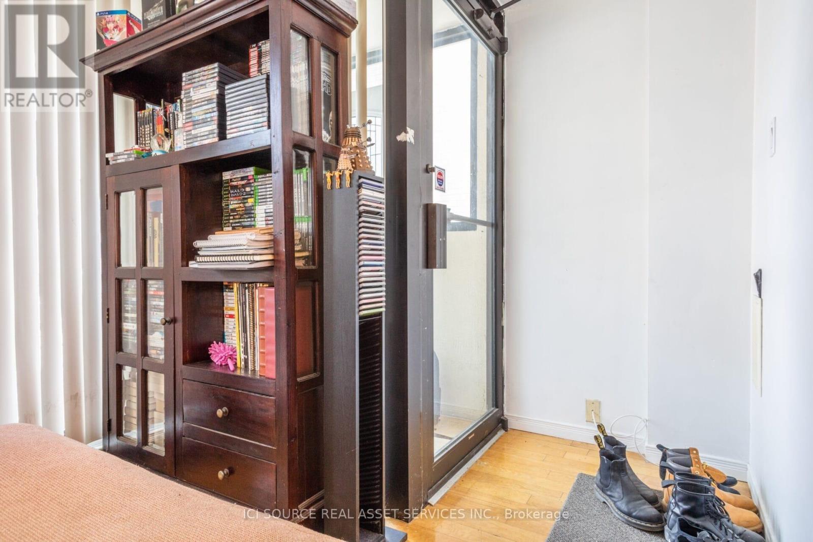 1 - 693 Euclid Avenue, Toronto, ON - Indoor