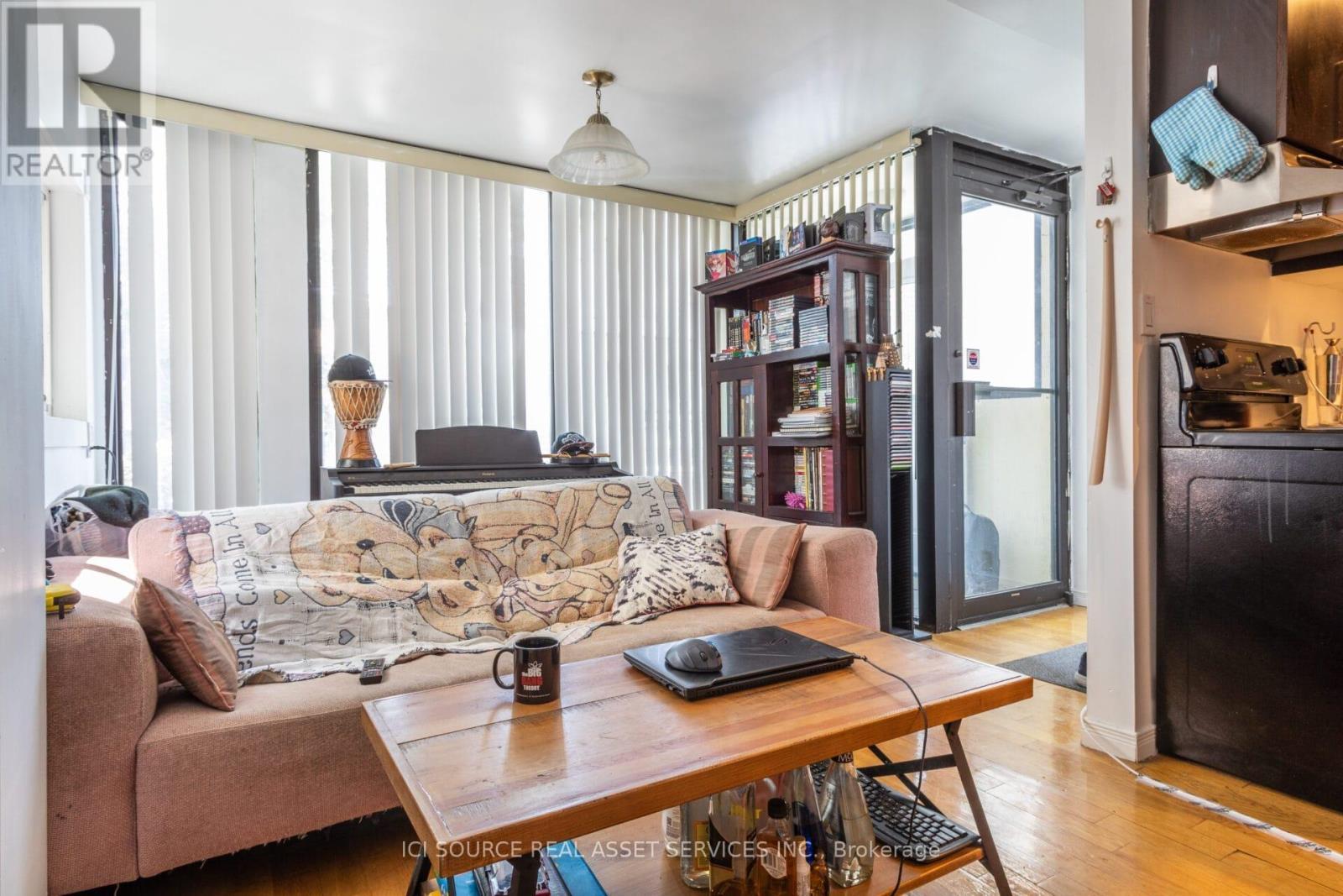 1 - 693 Euclid Avenue, Toronto, ON - Indoor