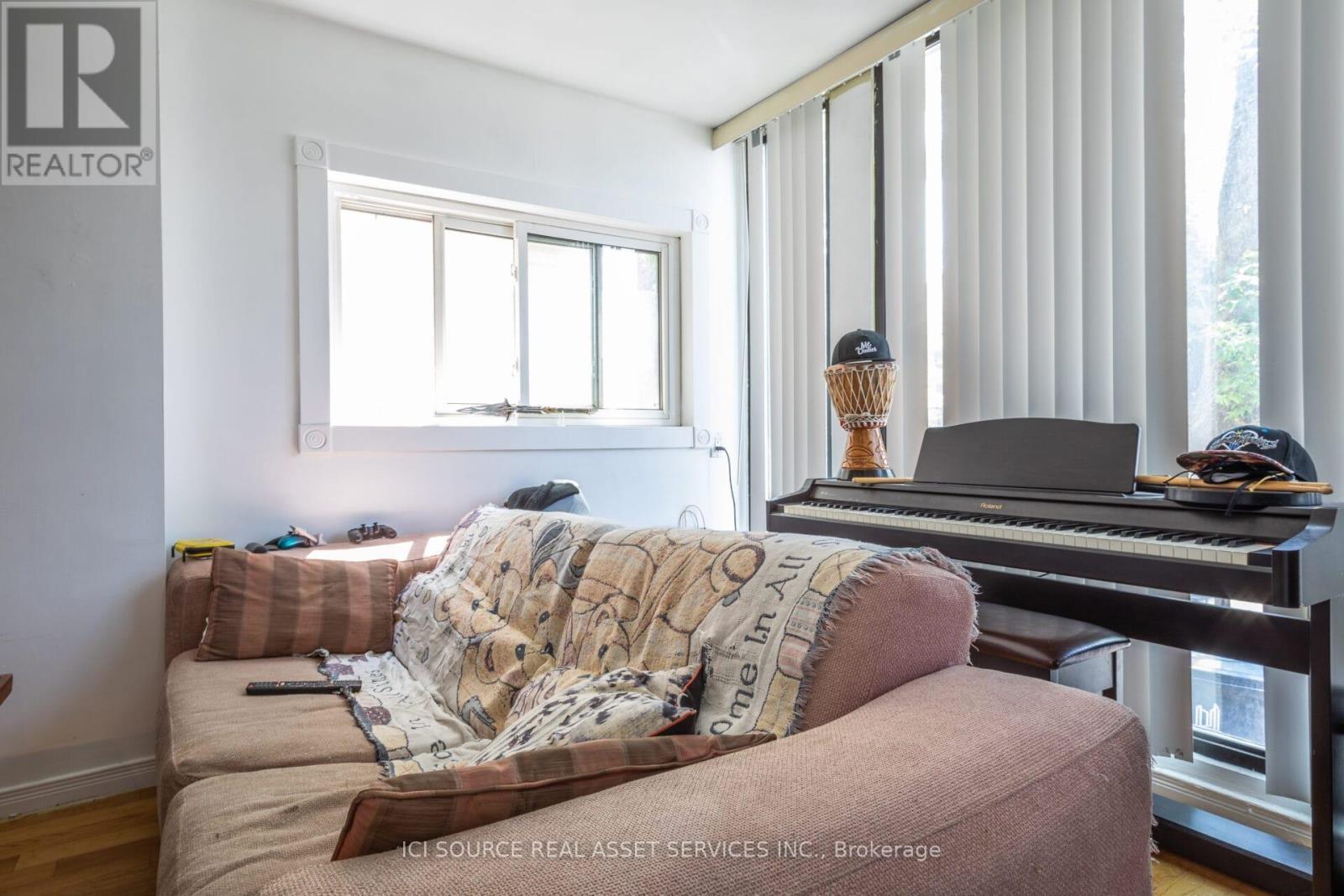 1 - 693 Euclid Avenue, Toronto, ON - Indoor Photo Showing Other Room