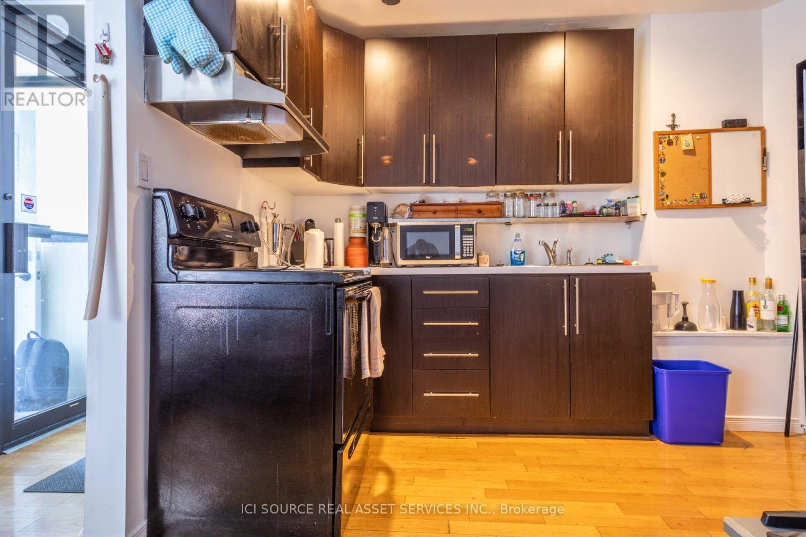 1 - 693 Euclid Avenue, Toronto, ON - Indoor Photo Showing Kitchen