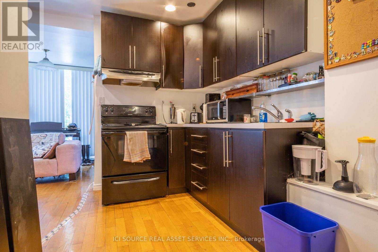 1 - 693 Euclid Avenue, Toronto, ON - Indoor Photo Showing Kitchen