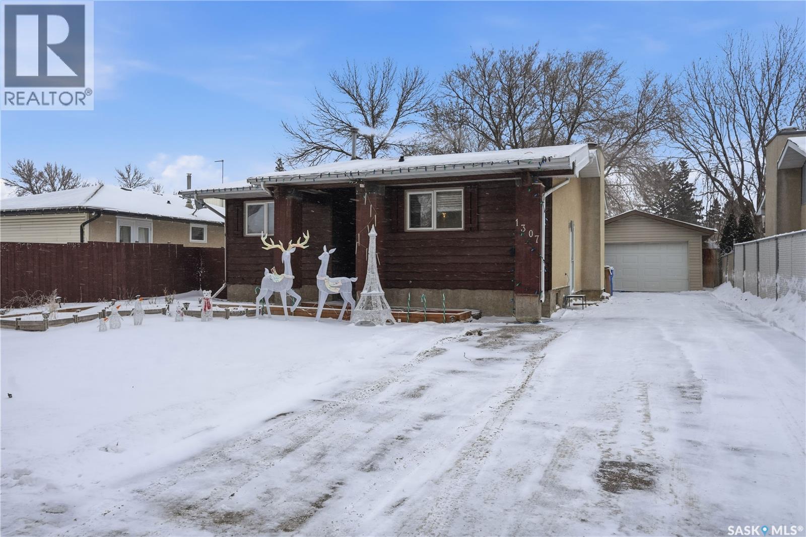 1307 Brown Street, Regina, SK - Outdoor