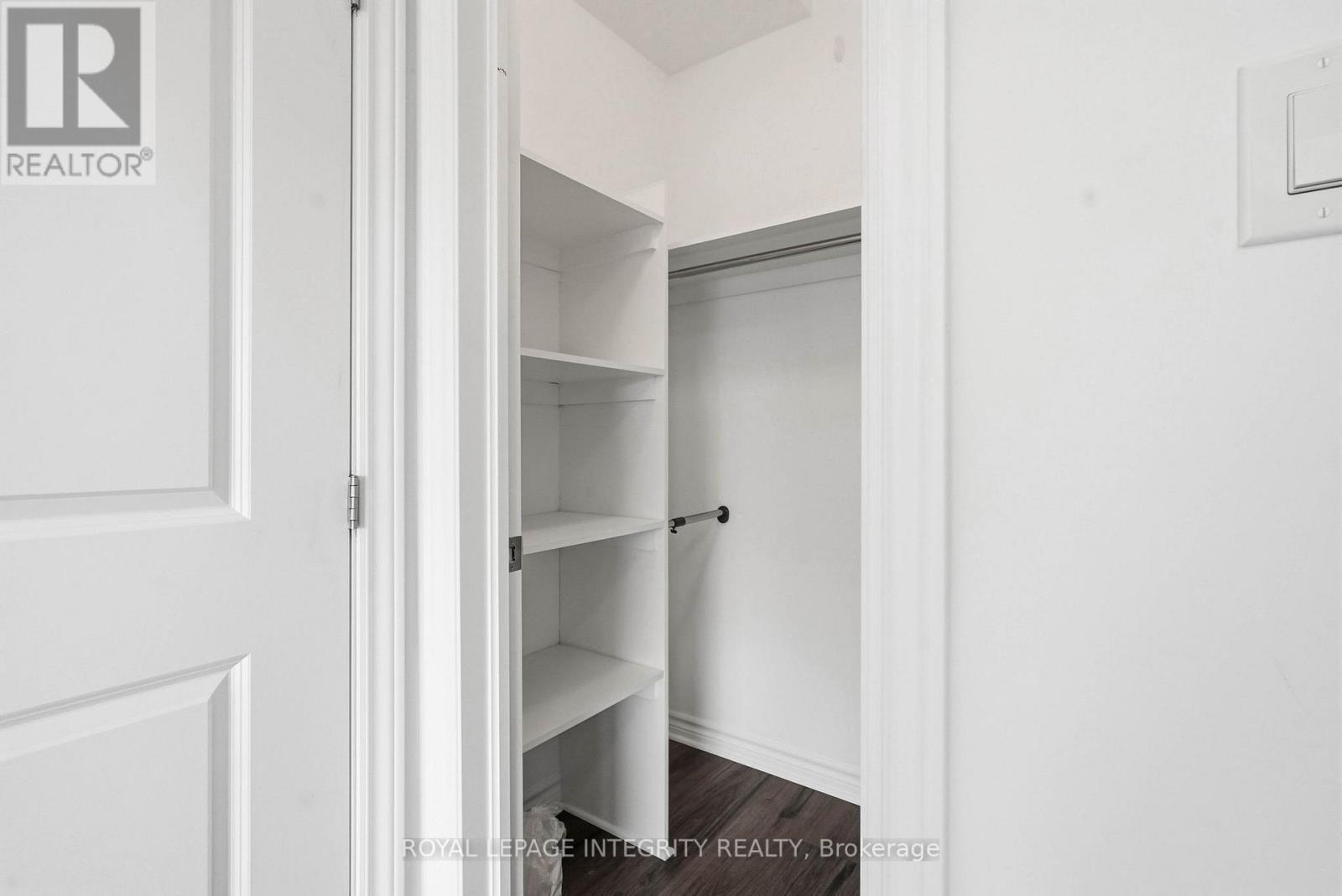 E - 40 Jaguar Private, Ottawa, ON - Indoor