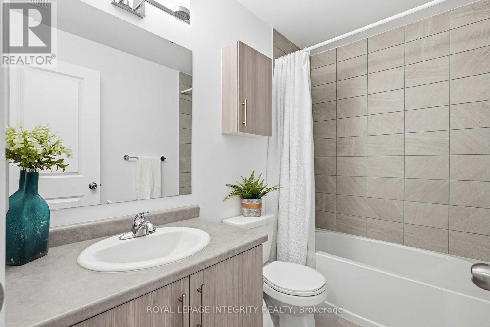 E - 40 Jaguar Private, Ottawa, ON - Indoor Photo Showing Bathroom