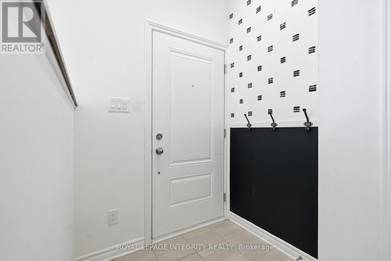 E - 40 Jaguar Private, Ottawa, ON - Indoor Photo Showing Other Room